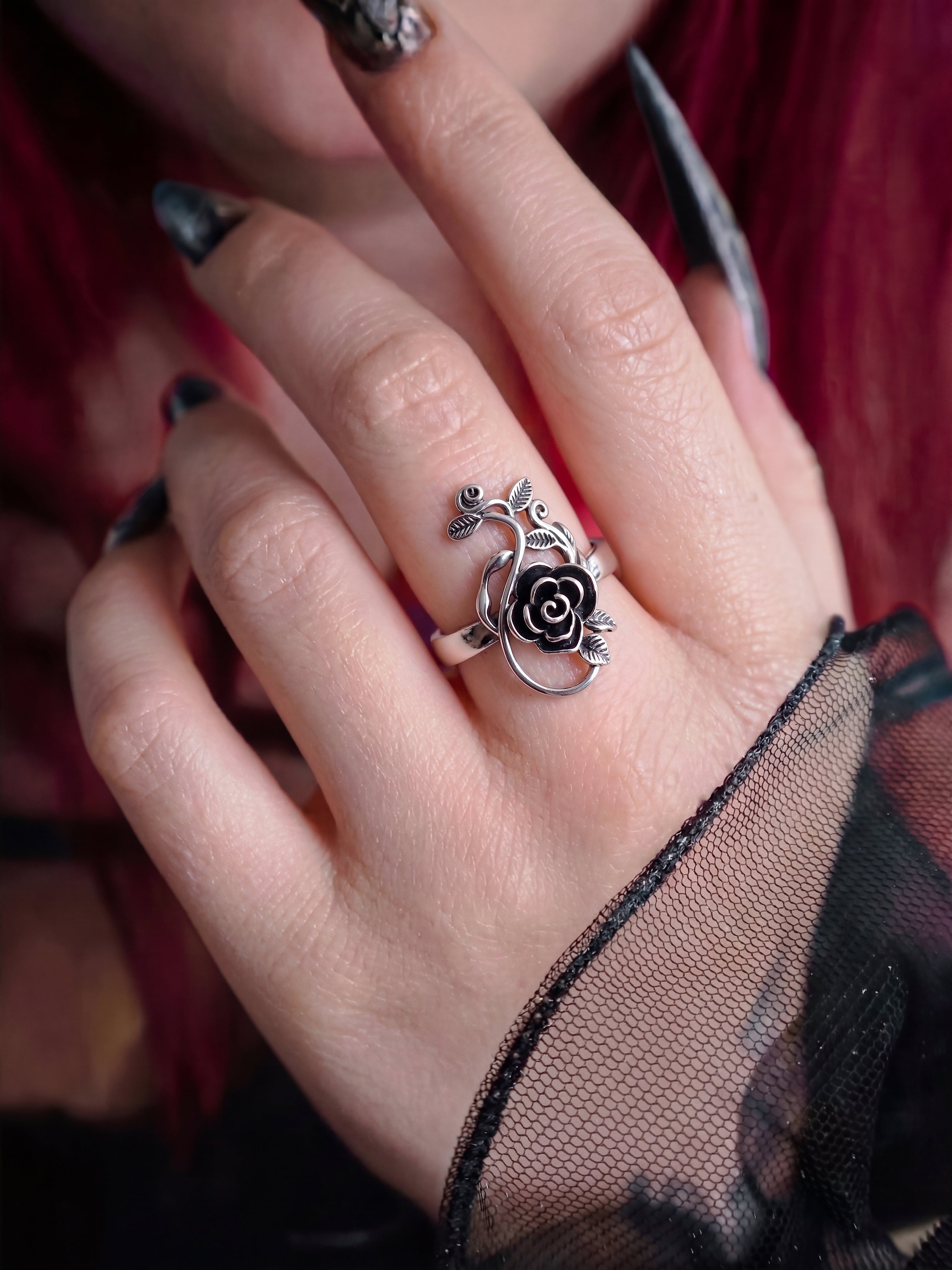 Gothistar Black Rose Thorn Ring - Model
