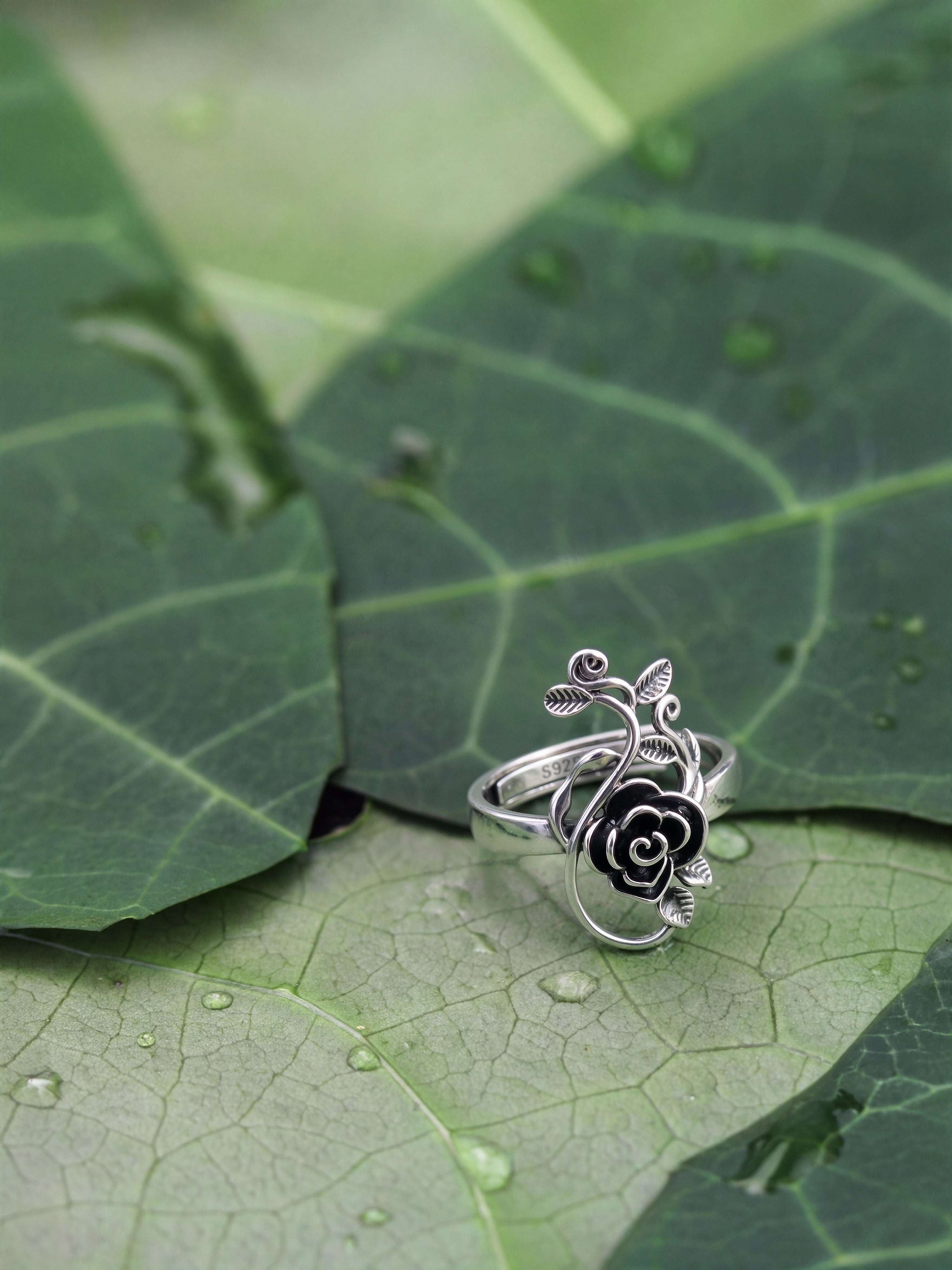 Gothistar Black Rose Thorn Ring - Lifestyle