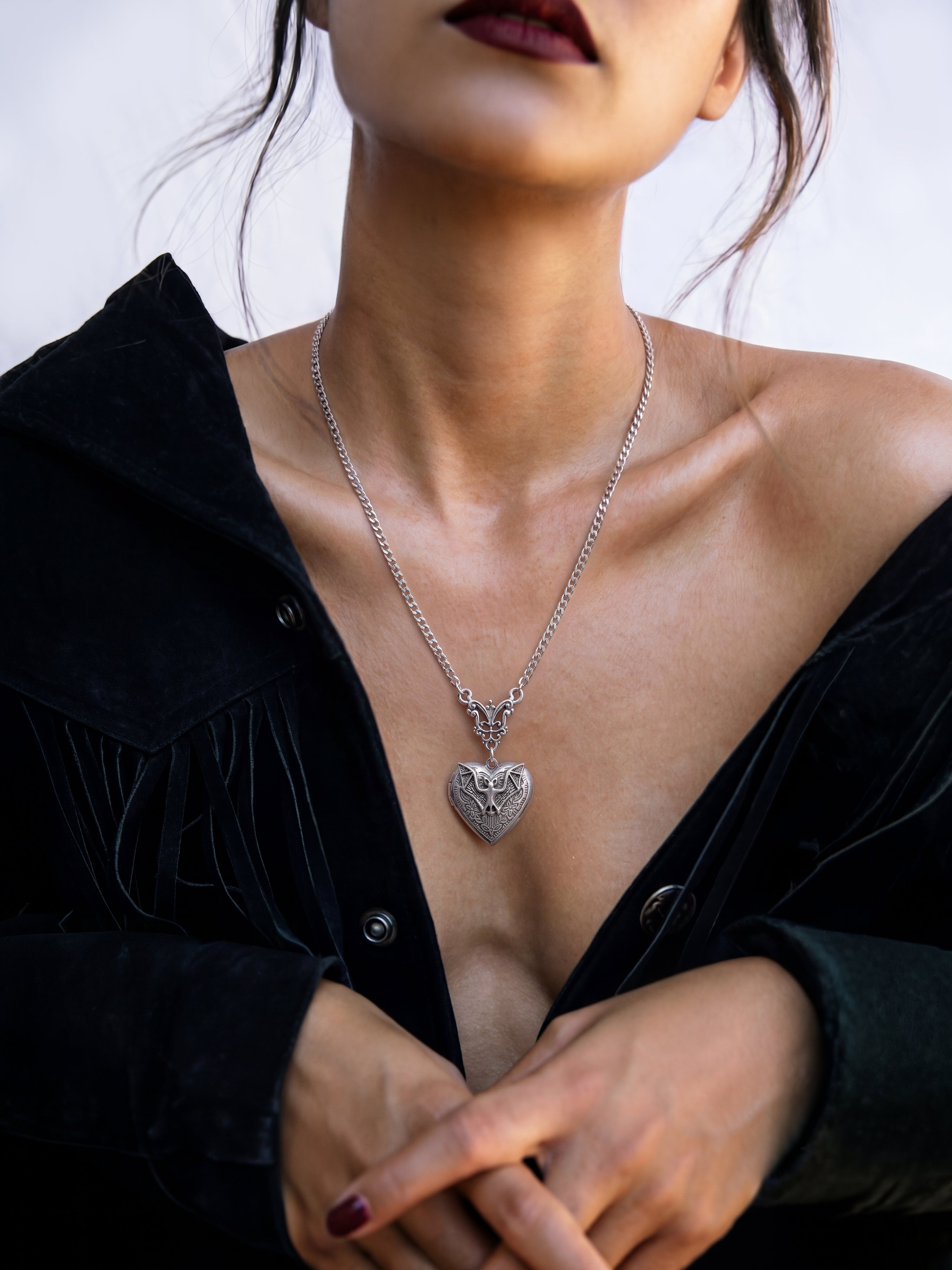 Gothistar Gothic Heart Bat Pendant Necklace - Model